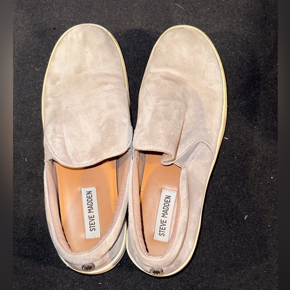 Steve Madden Grey Suede Sneaker! Size 8.5!